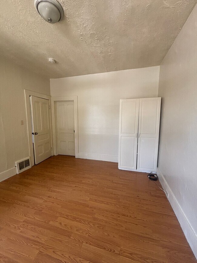 Building Photo - 3 Bed/2 Bath with additional bonus room. D...