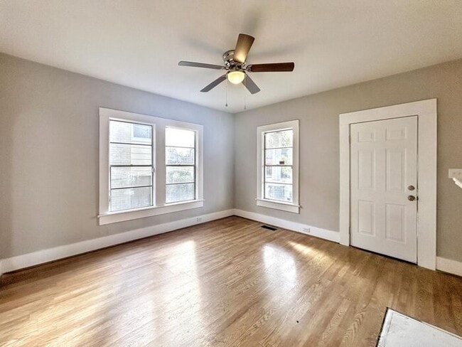 Building Photo - 1711 Center Way S