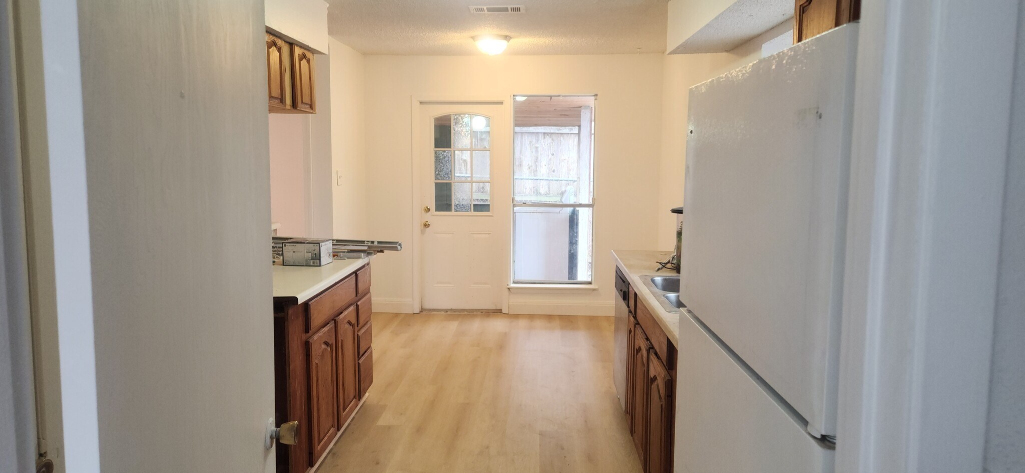 Dining area - 605 E Applegate Dr