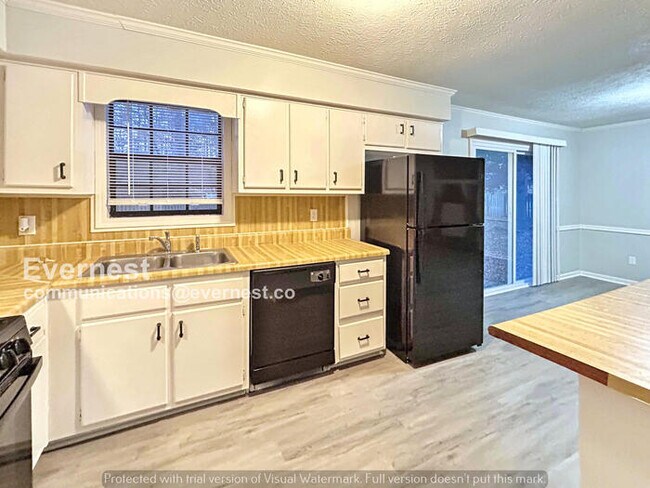 Building Photo - 1361 Fairridge Cir SW