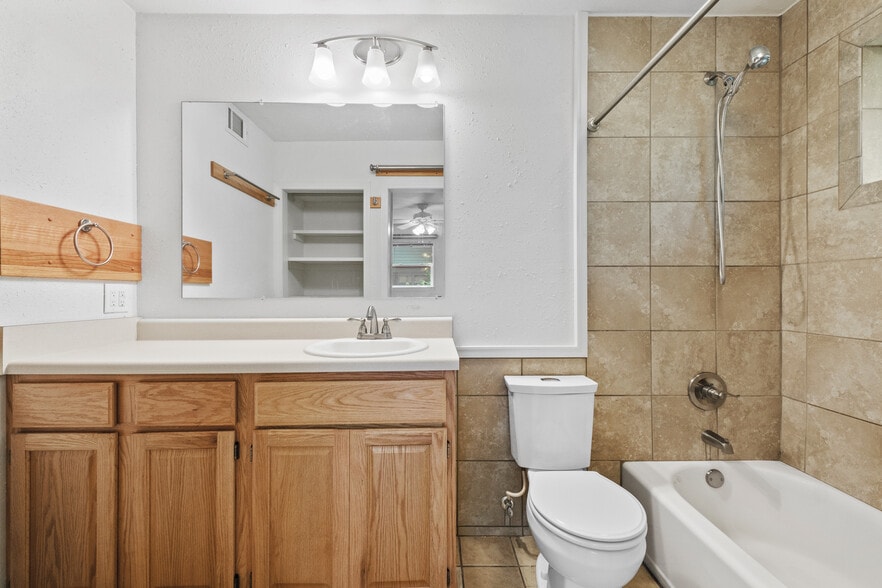 Building Photo - 850 W Kelley St