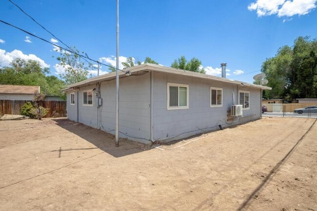 Building Photo - 335 Raffetto Dr