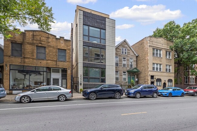Primary Photo - 2239 W Belmont Ave