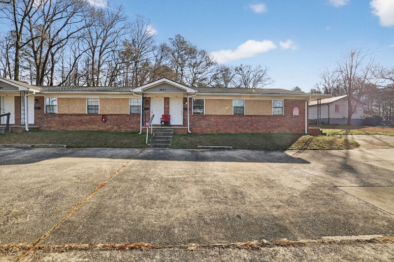 Building Photo - 3681 Lynn Dr