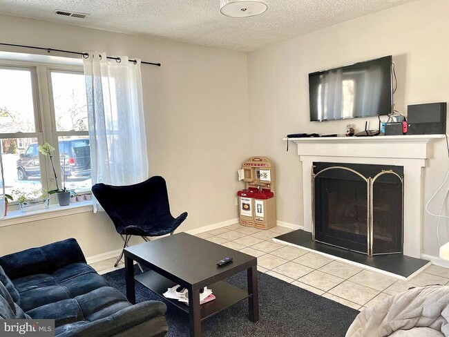 Building Photo - 27 Franklin Pl