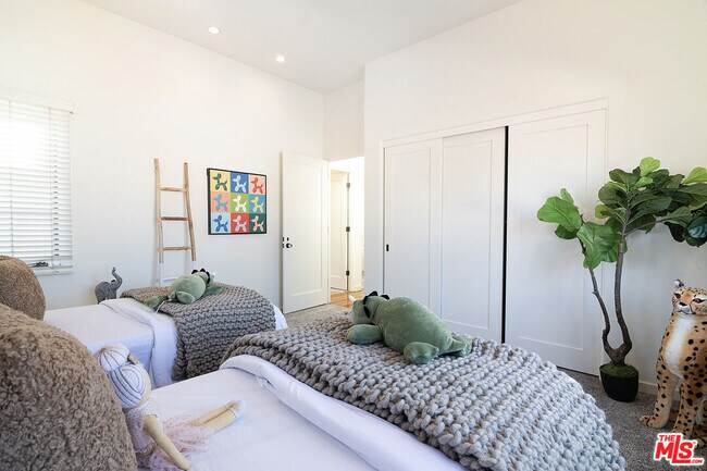 Building Photo - 131 S Martel Ave