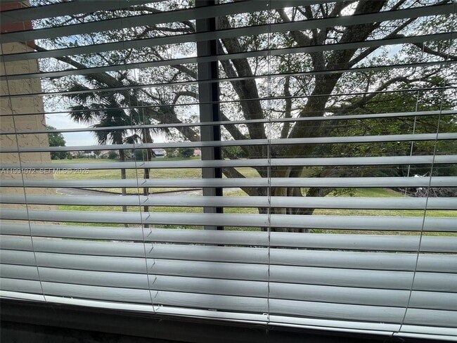 Building Photo - 3390 Pinewalk Dr N