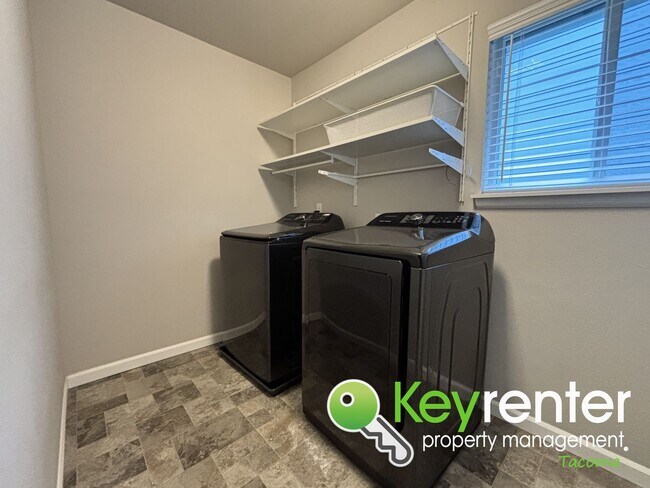 Building Photo - Beautiful 4 Bedroom 2.5 Bathroom Tacoma Home for Rent in Secluded Community!