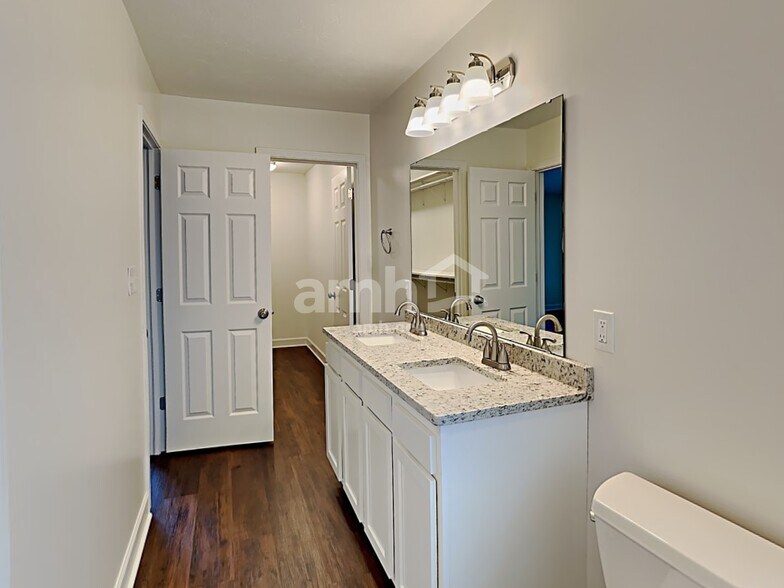 Building Photo - 12628 Brookhaven Dr