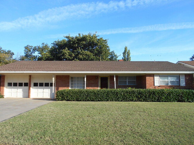 Primary Photo - Incredibly preserved older home in a matur...