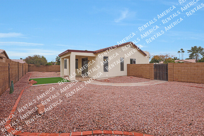 Building Photo - 885 W Caroline Ln