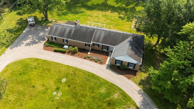 Building Photo - 3673 Pheasant Dr