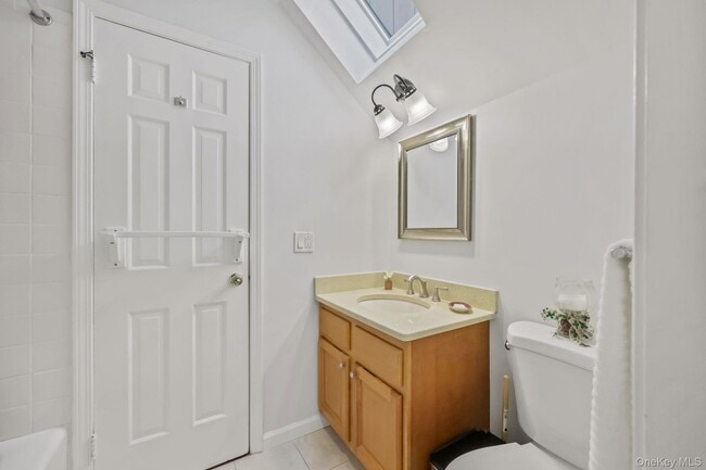 Building Photo - 11 Pondview Cl