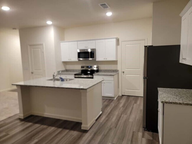 Building Photo - 6085 Majestic Crk Trl