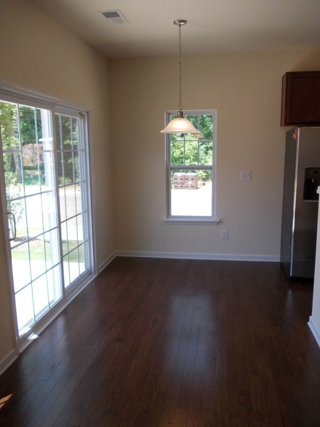 Building Photo - 3 Bed End Unit Townhome in Prosperity Chur...