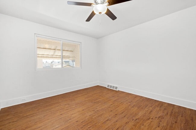 Building Photo - AVAILABLE SEPT 1ST!! UPDATED & SPACIOUS 3-...