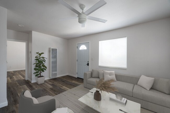 Building Photo - 5290 Manhasset Dr