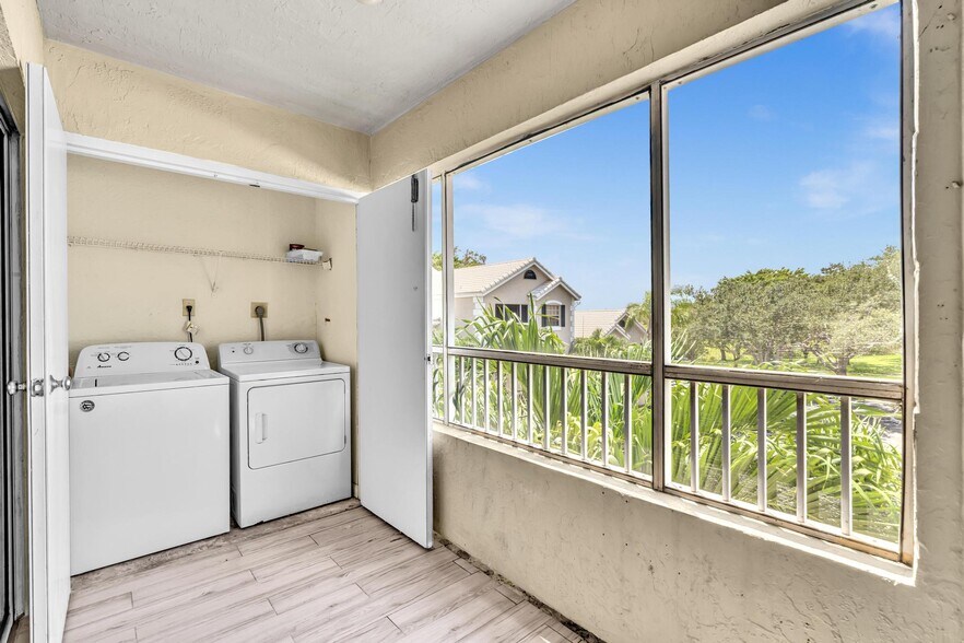 Building Photo - 2803 N Oakland Forest Dr