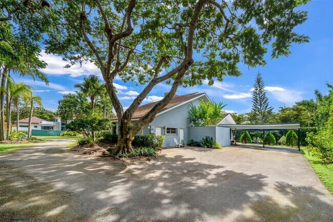 Building Photo - 10645 SW 89th Ct