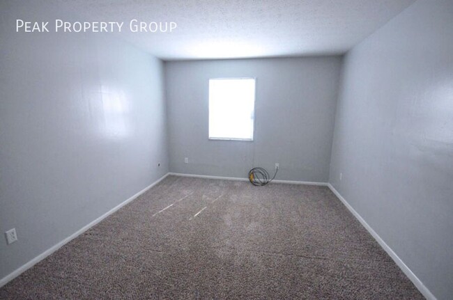 Building Photo - Available Fall 2025! 1 Bedroom Apartment L...