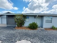 Building Photo - Adorable and Comfortable Sarasota Duplex! **Housing Choice Vouchers accepted**