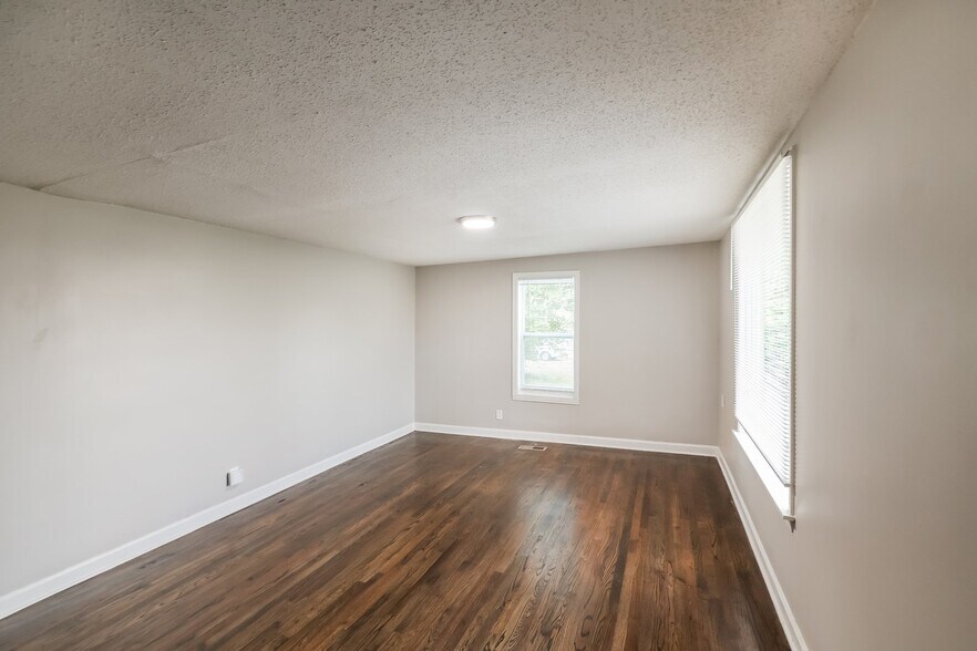 Building Photo - 2510 4th St E