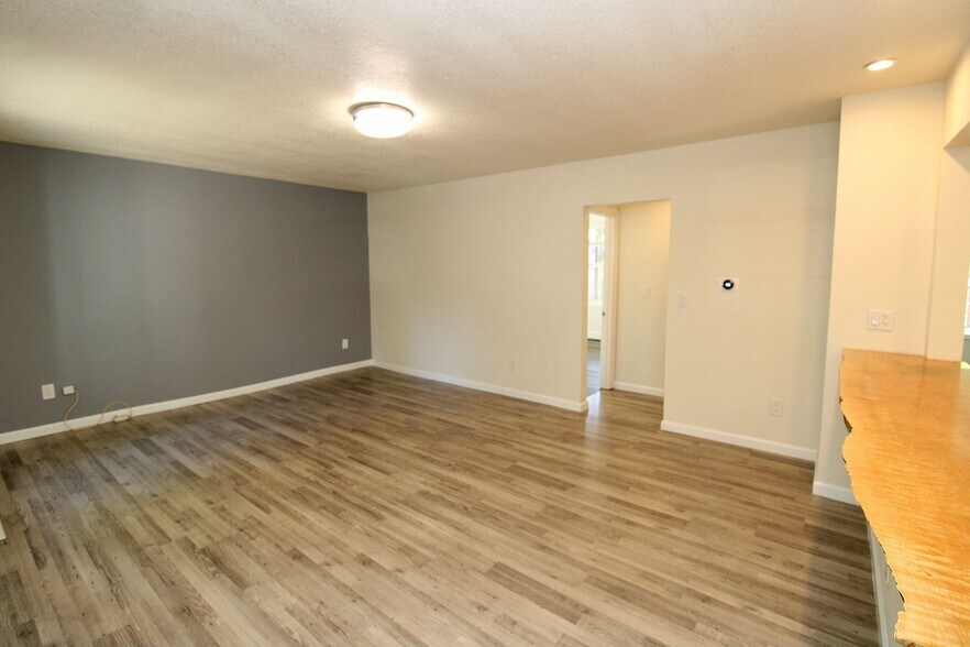 Building Photo - 4419 N Albina Ave