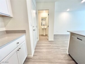 Building Photo - 9916 Bumblebee Hls St