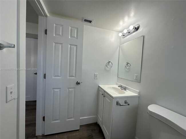 Building Photo - 529 SW 4th St