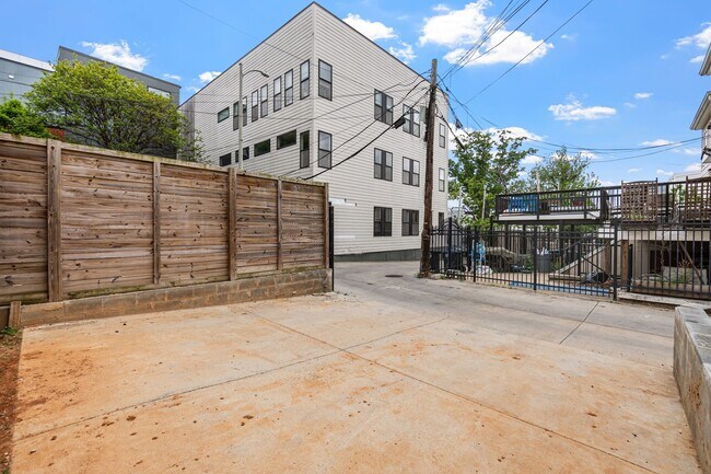 Building Photo - 3552 Warder St NW