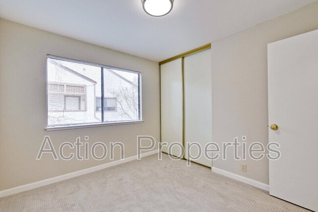 Building Photo - 1341 Meadow Ridge Cir