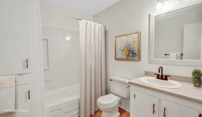 Building Photo - Cozy 1-bedroom, 1-bath duplex