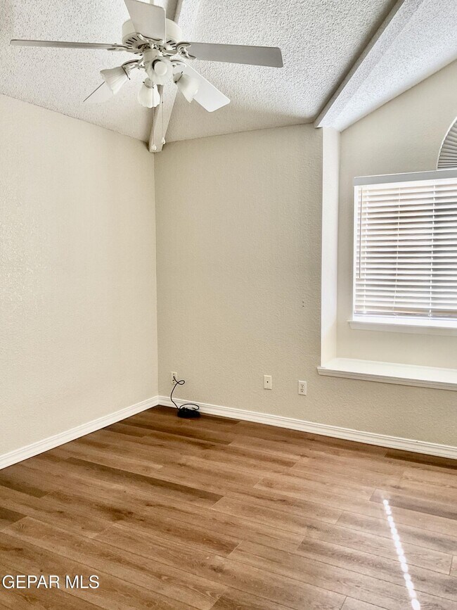 Building Photo - 7369 Luz De Lumbre Ave