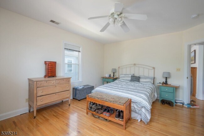 Building Photo - 54 Franklin Pl