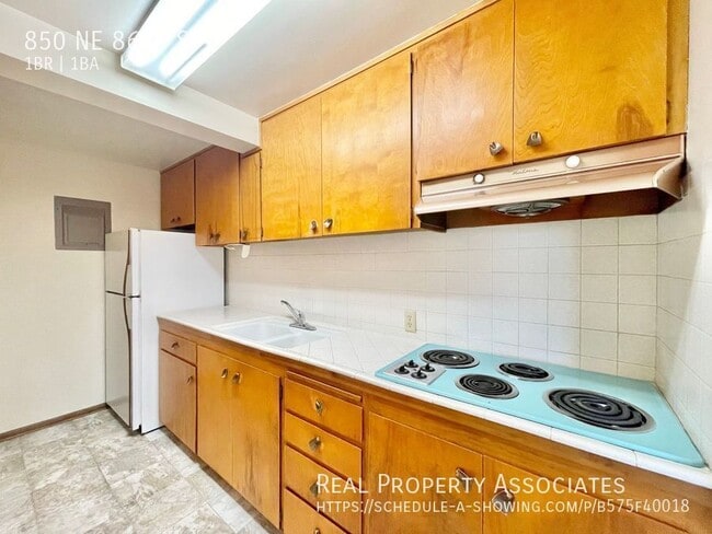 Building Photo - 850 NE 86th St