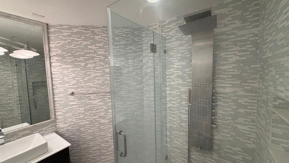 Building Photo - 1200 Pacific Coast Hwy