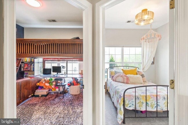 Building Photo - 10136 Pale Rose Loop
