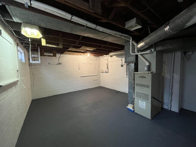 Building Photo - 2235 Middle St