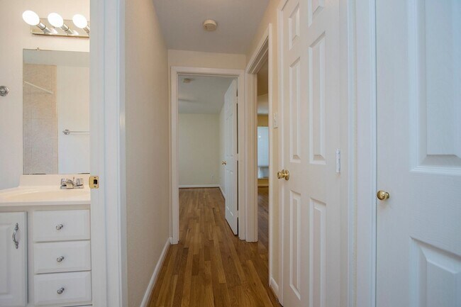 Building Photo - 1620 Hawthorne St