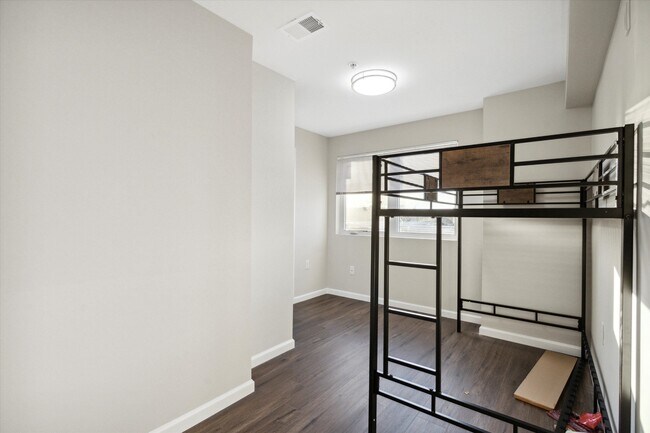 Building Photo - 2025 N 16th St