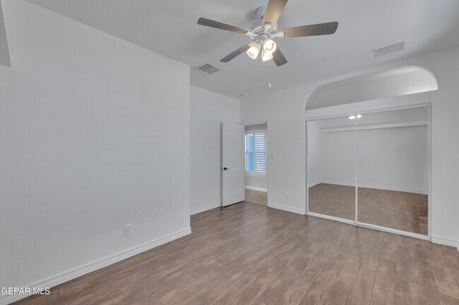 Building Photo - 232 Avenida Mirador