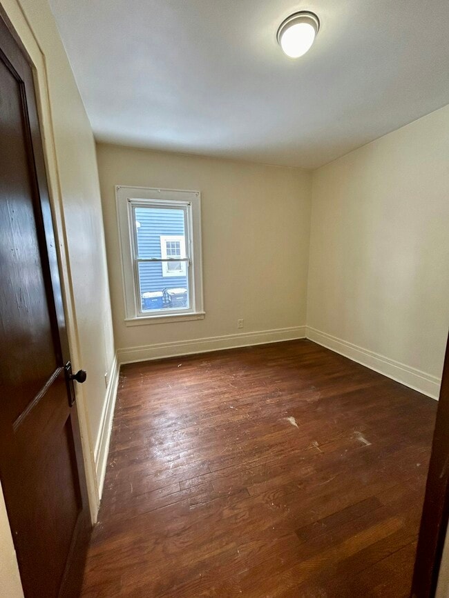 Building Photo - 810 Seeley Rd