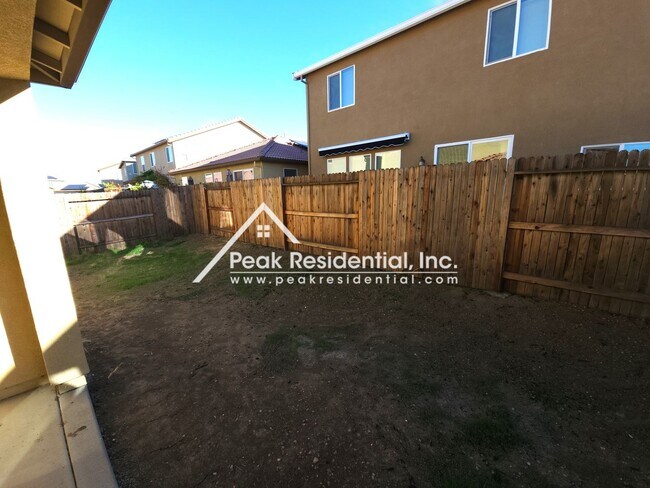 Building Photo - Newer North Natomas 3bd/2.5ba House with Loft & 2 Car Garage