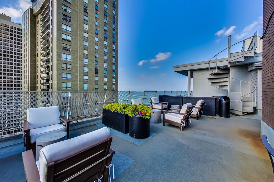 Building Photo - 1000 N Lake Shore Dr