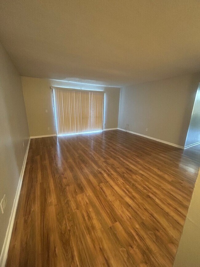 Building Photo - Modern Conveniences & Entertainment, All Within Your Reach.