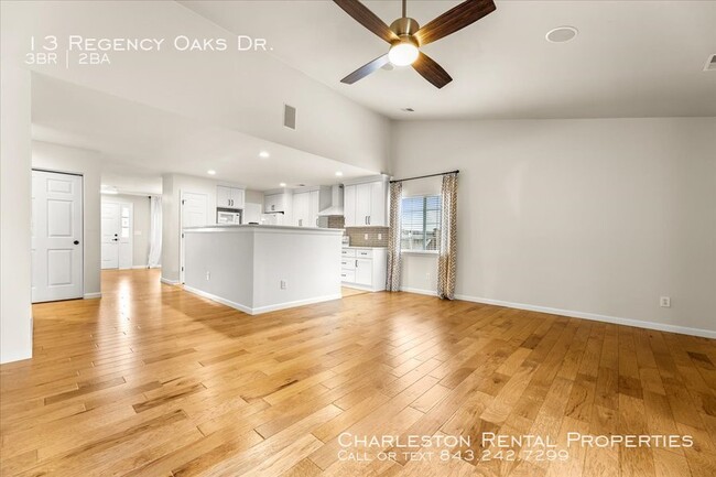 Building Photo - 13 Regency Oaks Dr