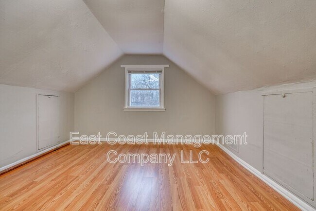 Building Photo - 9616 Mason Ave