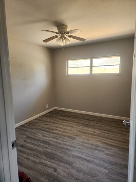 Building Photo - 10000 Dellridge Ln