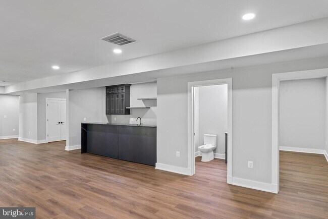 Building Photo - 11550 Henderson Rd