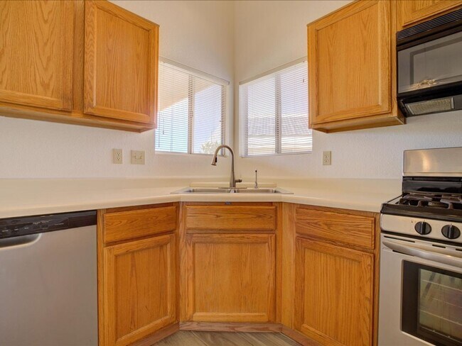 Building Photo - 3 Bed/2 Bath- GREAT Location Near Downtown